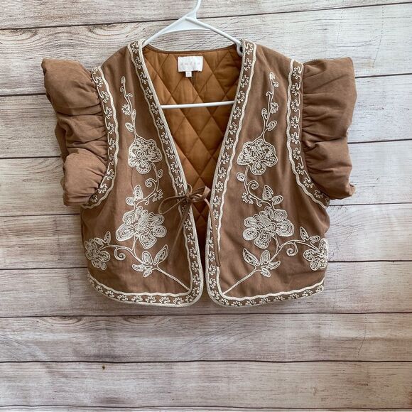 ENTRO CAMEL‎ EMBROIDERED RUFFLE SLEEVE CROP VEST - Picture 2 of 9